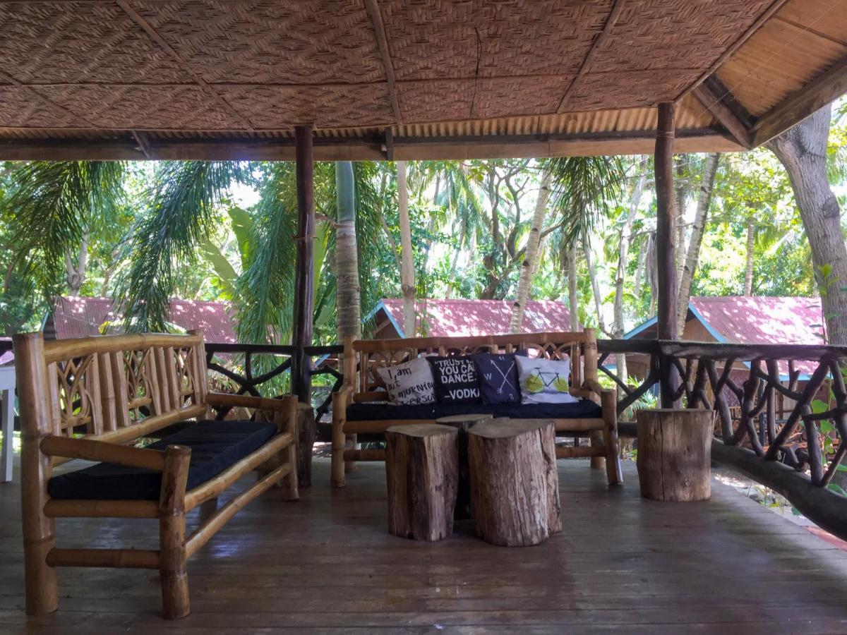 Beach House Resort And Dive Center Mambajao Extérieur photo